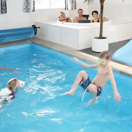 Dom wakacyjny Eight-bedroom Holiday In 1