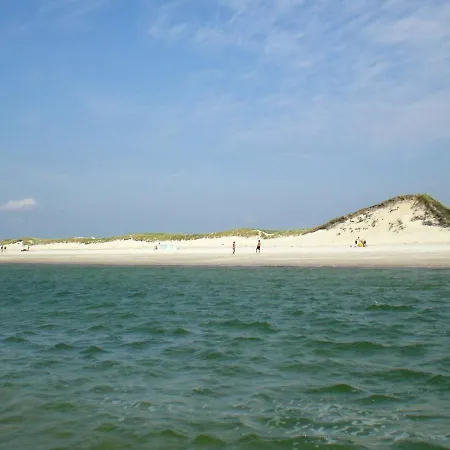 Eight-bedroom Holiday In 1 *